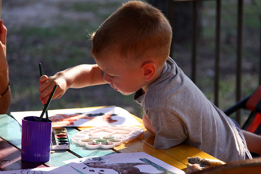 kid painting