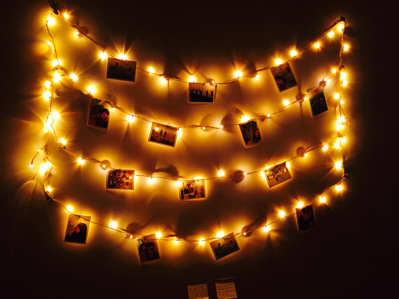 11 Unique Photo Memory Wall Display Ideas 1