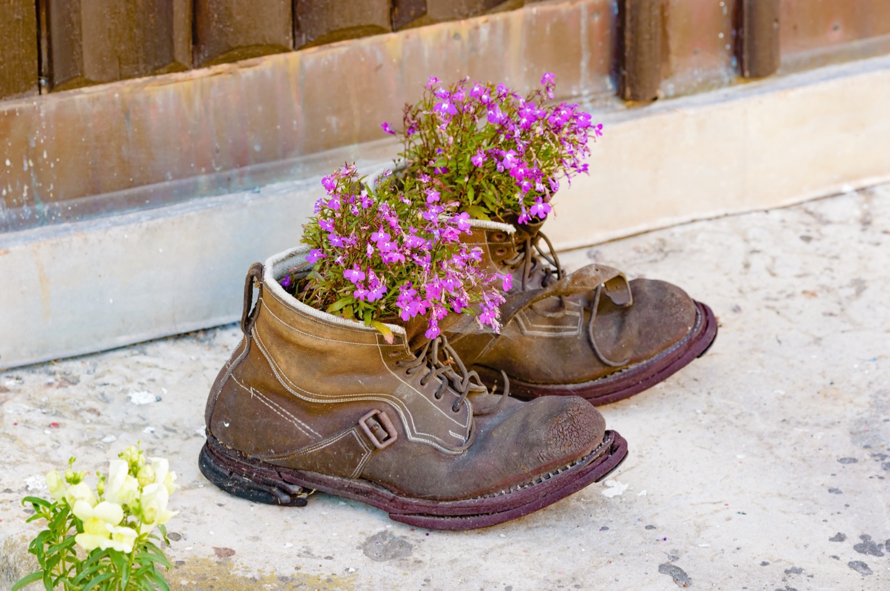 The Benefits of Upcycling and Reusing Old Items 1 The Benefits of Upcycling and Reusing Old Items 1