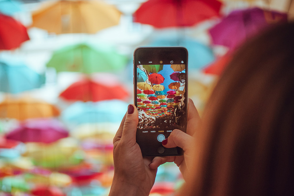 6 Tips for Taking Better iPhone Vacation Photos 13 Women taking photo on iPhone